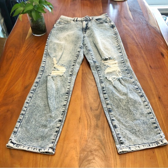 Celebrity Pink Wide Leg Denim Casual Baggy High Rise Jeans with Distressed Front - Picture 7 of 15